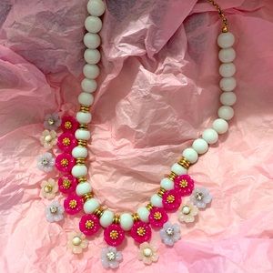 Ann Taylor 🌸 hot pink floral necklace 🌸